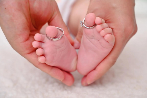 代怀包生男孩医院怀孕肚子咕噜咕噜